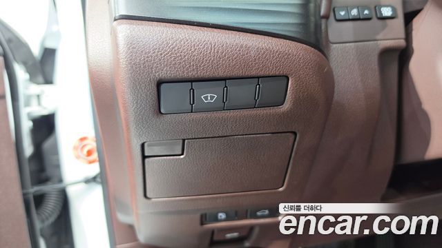 Lexus ES 2021 — photo 41