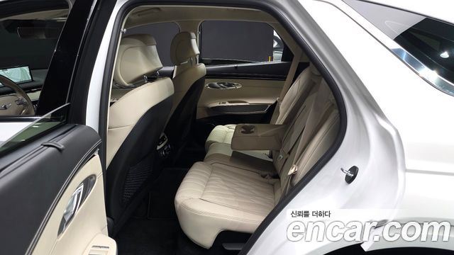 Genesis GV70 2023 — photo 18