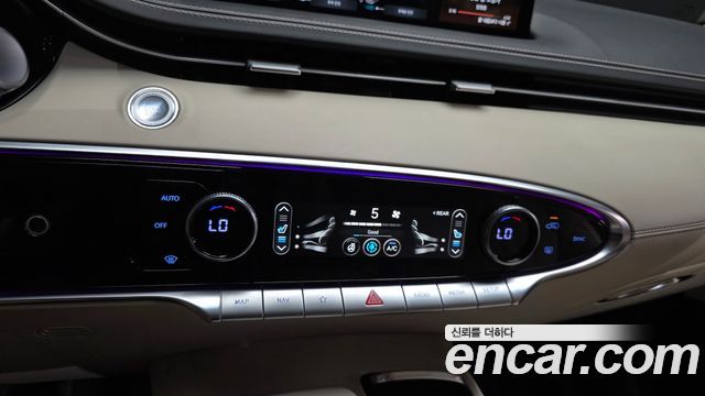 Genesis GV70 2023 — photo 22