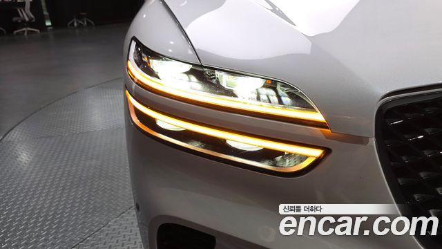 Genesis GV70 2023 — photo 8