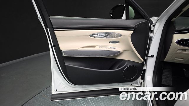 Genesis GV70 2023 — photo 14