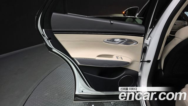 Genesis GV70 2023 — photo 15