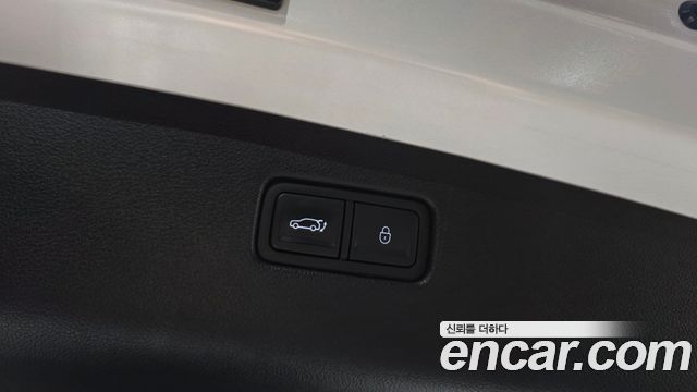 Genesis GV70 2023 — photo 27