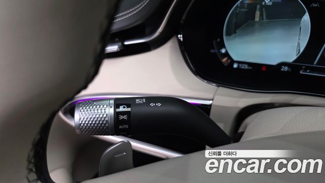 Genesis GV70 2023 — photo 30