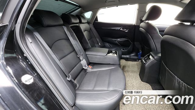 Kia K7 2018 — photo 19
