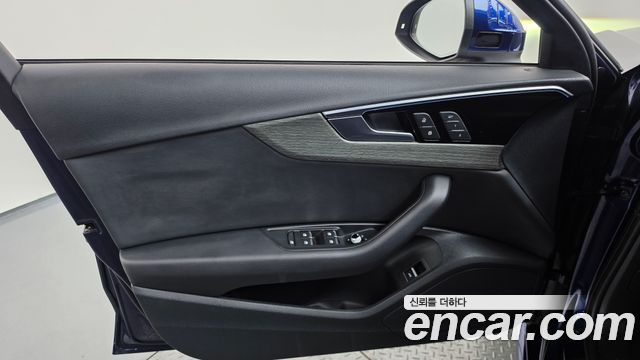 Audi A4 2023 — photo 14