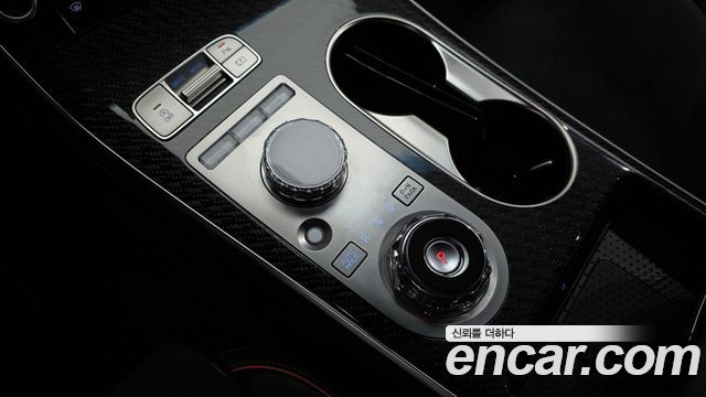 Genesis GV70 2025 — photo 9