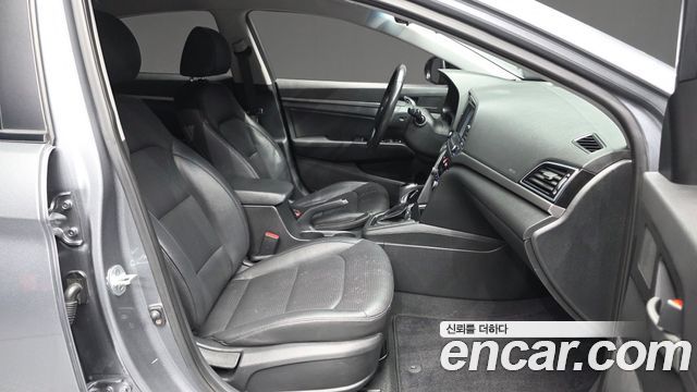 Hyundai AVANTE 2016 — photo 17