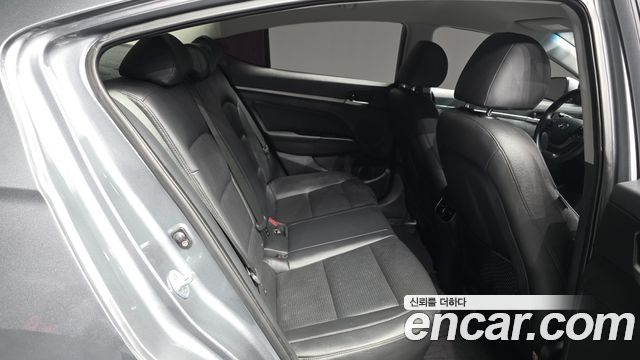 Hyundai AVANTE 2016 — photo 18