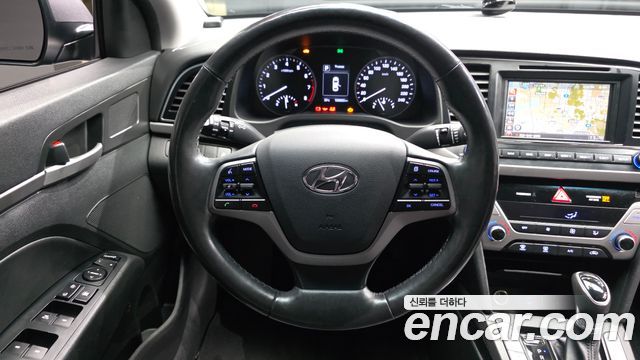 Hyundai AVANTE 2016 — photo 19