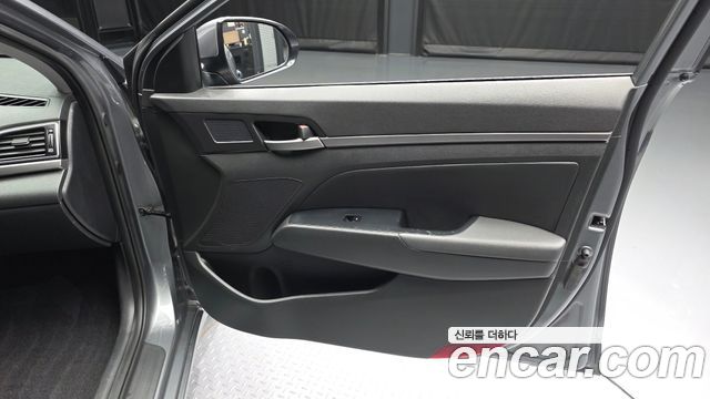 Hyundai AVANTE 2016 — photo 14