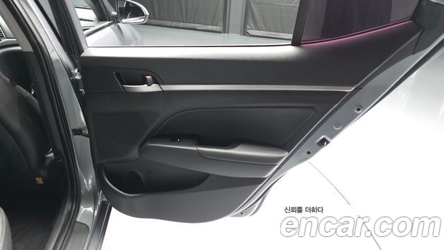 Hyundai AVANTE 2016 — photo 15