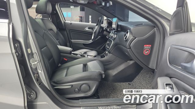 Mercedes-Benz A-Class 2016 — photo 11