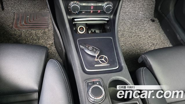 Mercedes-Benz A-Class 2016 — photo 18