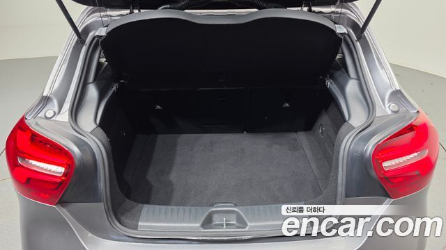 Mercedes-Benz A-Class 2016 — photo 20