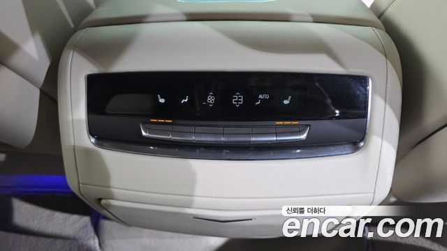 Cadillac Escalade 2021 — photo 19