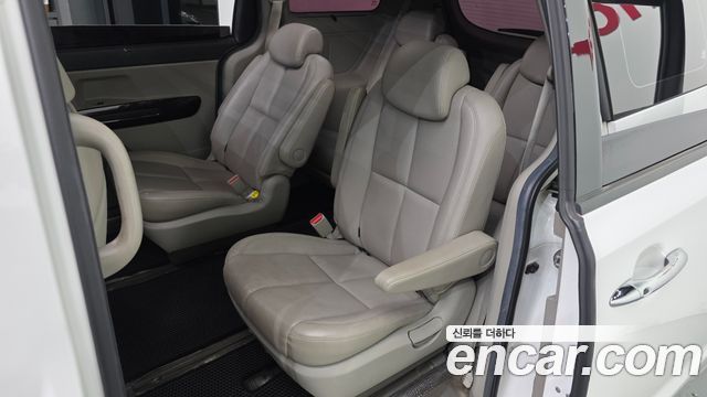 Kia Canival 2019 — photo 17