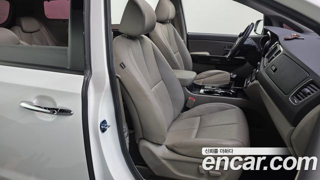Kia Canival 2019 — photo 16