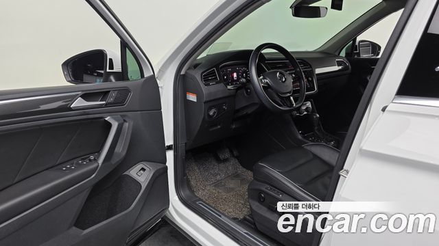 Volkswagen Tiguan 2020 — photo 13