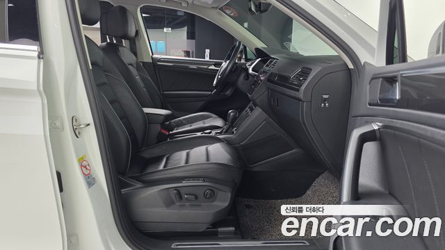 Volkswagen Tiguan 2020 — photo 17