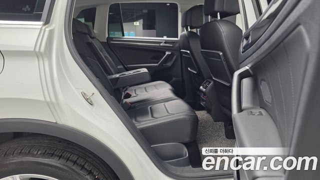 Volkswagen Tiguan 2020 — photo 18