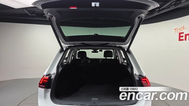 Volkswagen Tiguan 2020 — photo 26