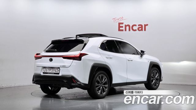 Lexus UX 2024 — photo 2