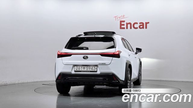 Lexus UX 2024 — photo 4