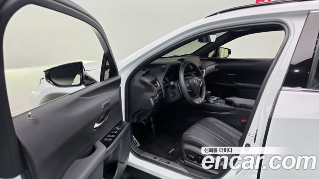 Lexus UX 2024 — photo 13