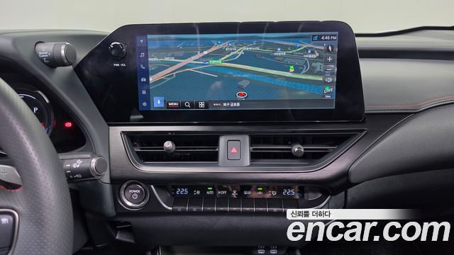 Lexus UX 2024 — photo 18