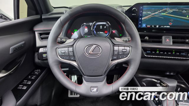 Lexus UX 2024 — photo 19