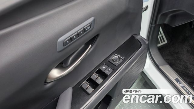 Lexus UX 2024 — photo 26