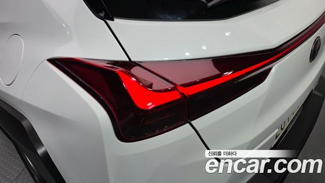 Lexus UX 2024 — photo 9