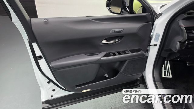 Lexus UX 2024 — photo 14