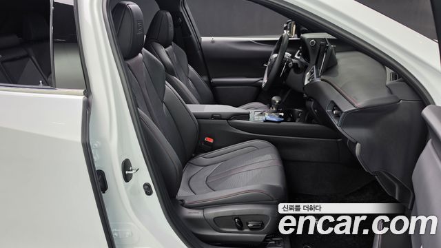Lexus UX 2024 — photo 16