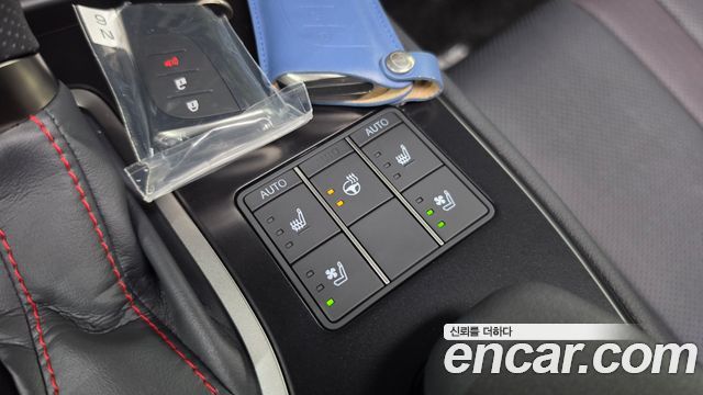 Lexus UX 2024 — photo 28