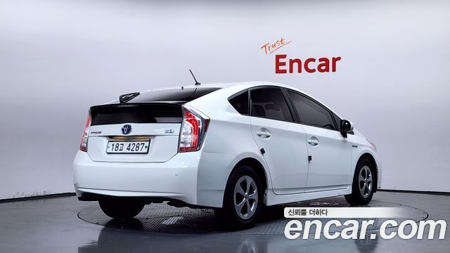 Toyota Prius 2013 — photo 2