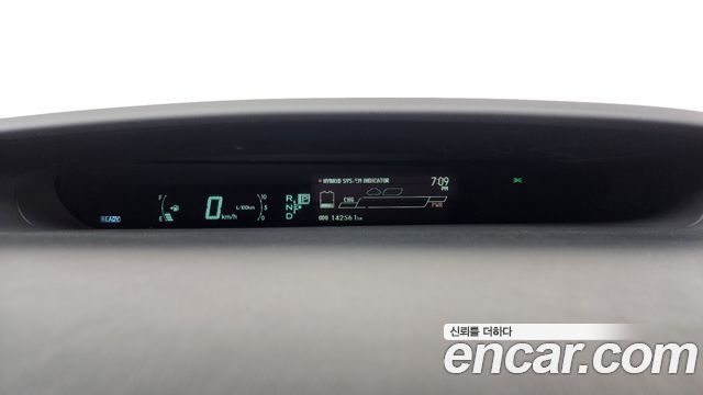 Toyota Prius 2013 — photo 8