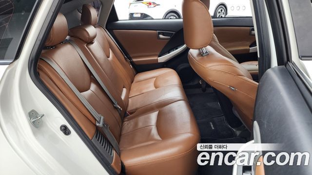 Toyota Prius 2013 — photo 12