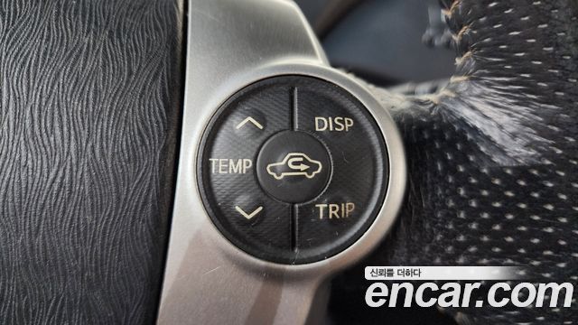 Toyota Prius 2013 — photo 17