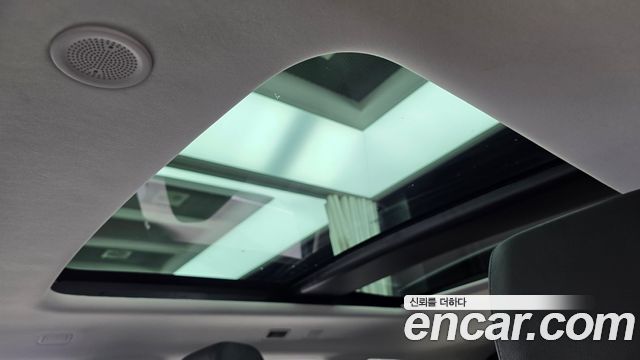 Land Rover Range Rover Evoque 2023 — photo 25