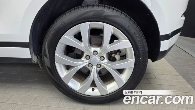 Land Rover Range Rover Evoque 2023 — photo 7