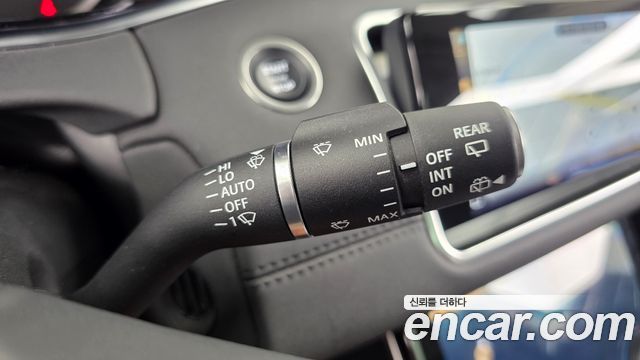 Land Rover Range Rover Evoque 2023 — photo 28