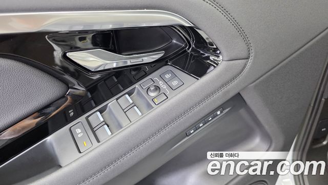 Land Rover Range Rover Evoque 2023 — photo 29