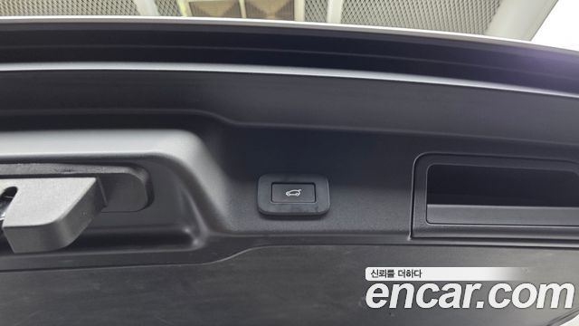 Land Rover Range Rover Evoque 2023 — photo 31