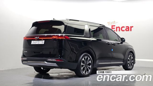 Kia Canival 2023 — photo 2