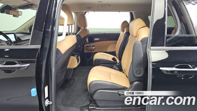 Kia Canival 2023 — photo 11