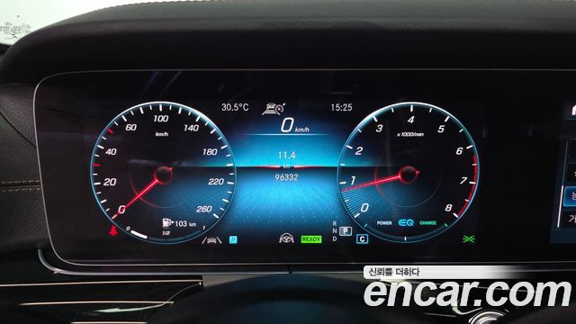 Mercedes-Benz E-Class 2021 — photo 11