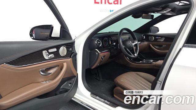 Mercedes-Benz E-Class 2021 — photo 13