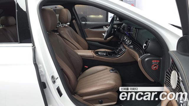 Mercedes-Benz E-Class 2021 — photo 17